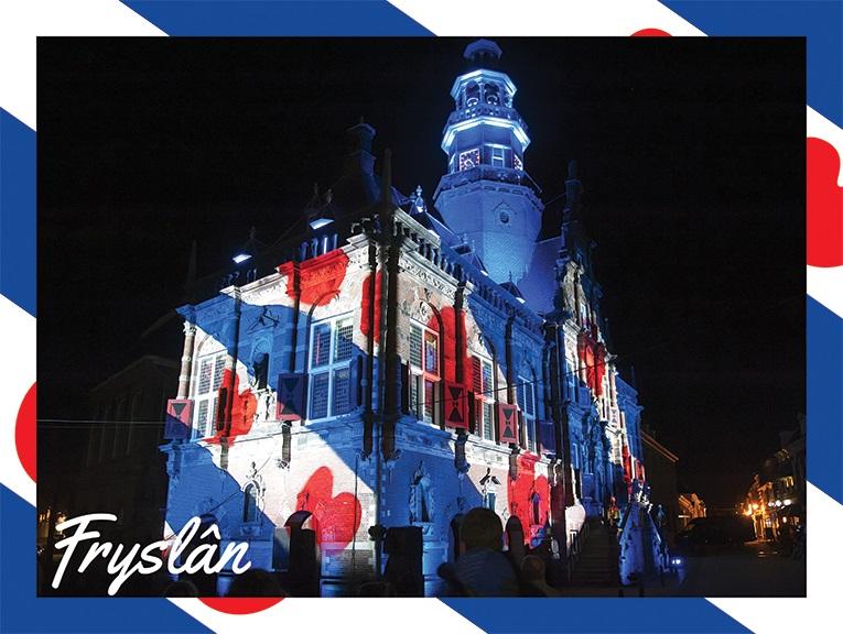 Ansichtkaart Fryslân Bolsward stadhuis reliëf